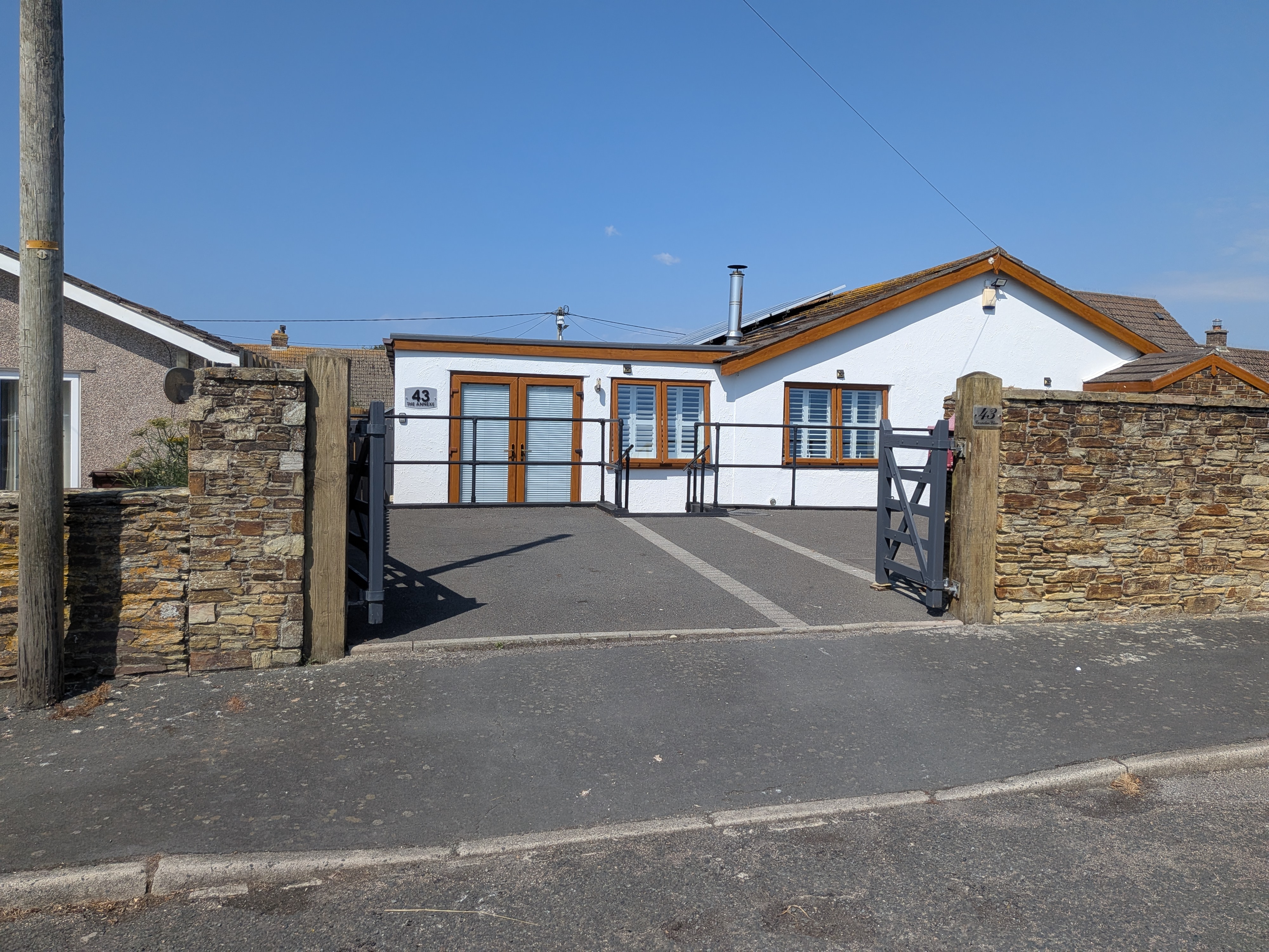 Front entrance of 43 The Annexe