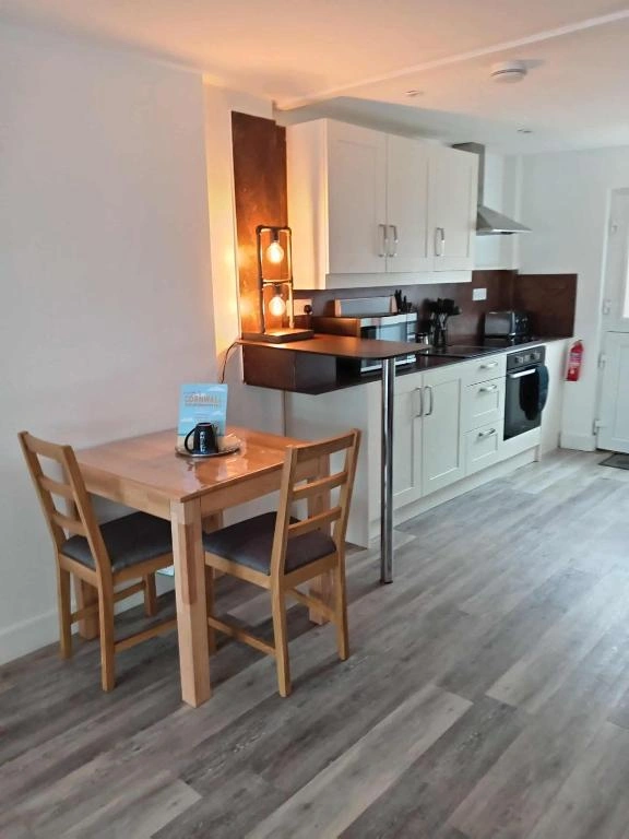 Fully equipped kitchen at 43 The Annexe