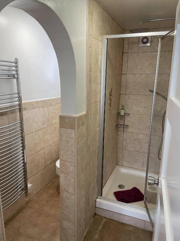 Ensuite power shower